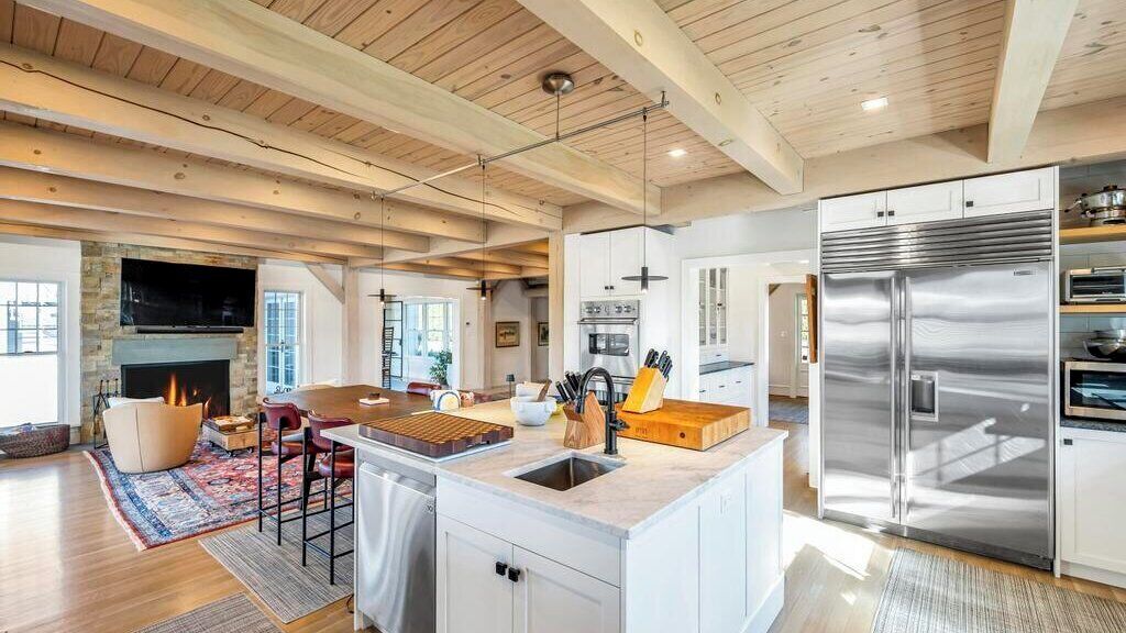 Micro-ondes, four, plaque de cuisson, cafetière/bouilloire