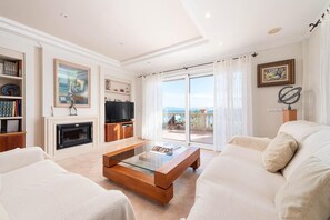 TV, fireplace - Villa Casa Faro - Four Bedroom Villa, Sleeps 8 (Mallorca)