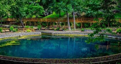 Blue Crystal Hideaway BnB