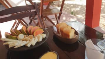 Café da manhã feito na hora grátis todos os dias