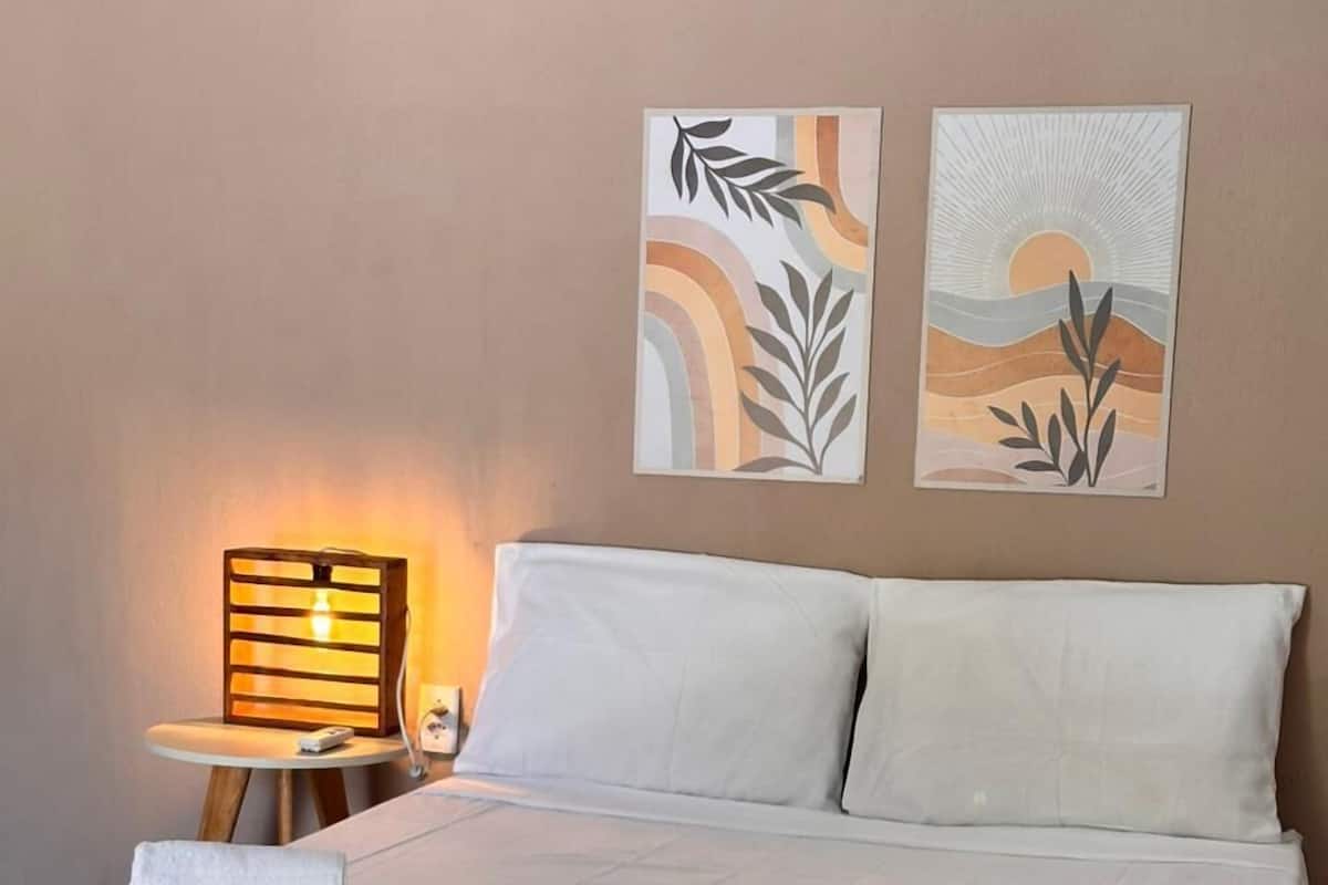 Quarto quádruplo clássico, aceita animais de estimação, vista para o jardim | Cortinas blackout, ferros/tábuas de passar roupa, Wi-Fi de cortesia