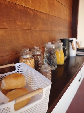 Termasuk sarapan pesanan masak setiap hari 