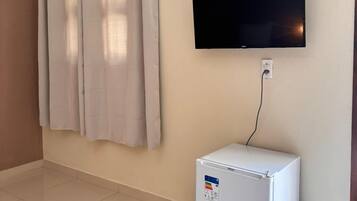 Quarto quádruplo clássico, aceita animais de estimação, vista para o jardim | Cortinas blackout, ferros/tábuas de passar roupa, Wi-Fi de cortesia