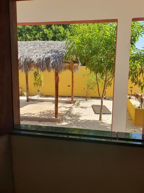 Cortinas blackout, tabla de planchar con plancha y wifi gratis 