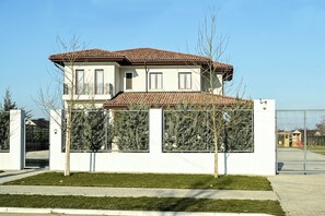 Exterior - FUNDA (Lumina)