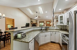 Frigorífic, microones, forn i placa de cuina 