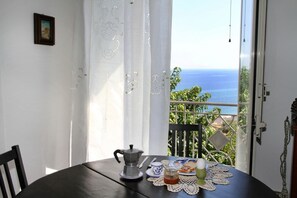 Dining - Petreria estate 2 whirlpool & sea view (Santo Stefano di Camastra)