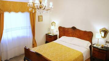 1 camera, una cassaforte in camera, ferro/asse da stiro