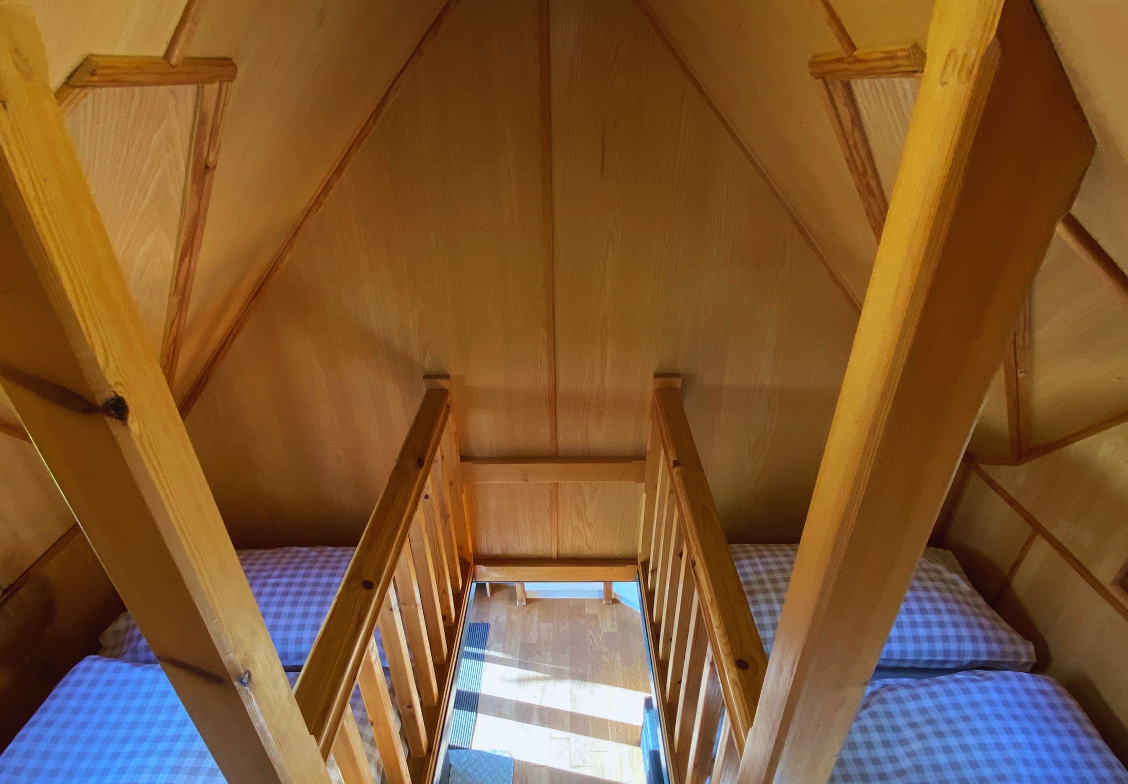 2 bedrooms, bed sheets