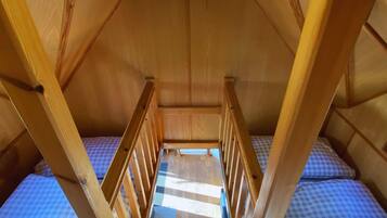 2 bedrooms, bed sheets