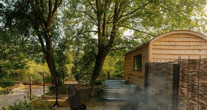 Dog friendly glamping accommodation with hot tub in Ripon, Yorkshire