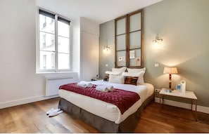 2 bedrooms, in-room safe, desk, iron/ironing board - AN IDEAL BLEND OF CHARACTER, COMFORT AND AN UNBEATABLE LOCATION - RUE DE SÈVRES (Paris)