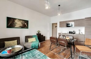 Interior - AN IDEAL BLEND OF CHARACTER, COMFORT AND AN UNBEATABLE LOCATION - RUE DE SÈVRES (Paris)
