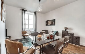 Dining - AN IDEAL BLEND OF CHARACTER, COMFORT AND AN UNBEATABLE LOCATION - RUE DE SÈVRES (Paris)
