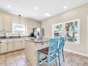 House, Multiple Beds (2 Palms B) | Private kitchen - 2 Palms B (Panama City Beach)