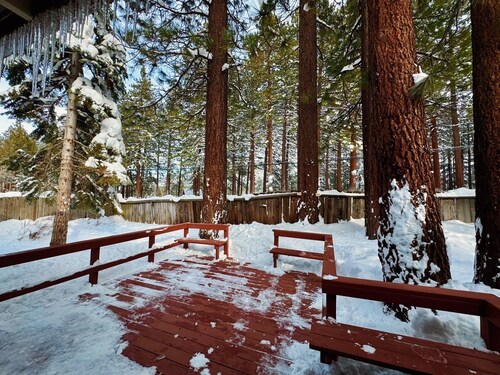 Hidden Gem 4-bedroom house in South Lake Tahoe near the beach, and Heavenly.