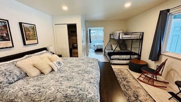 4 bedrooms, iron/ironing board, travel crib, free WiFi