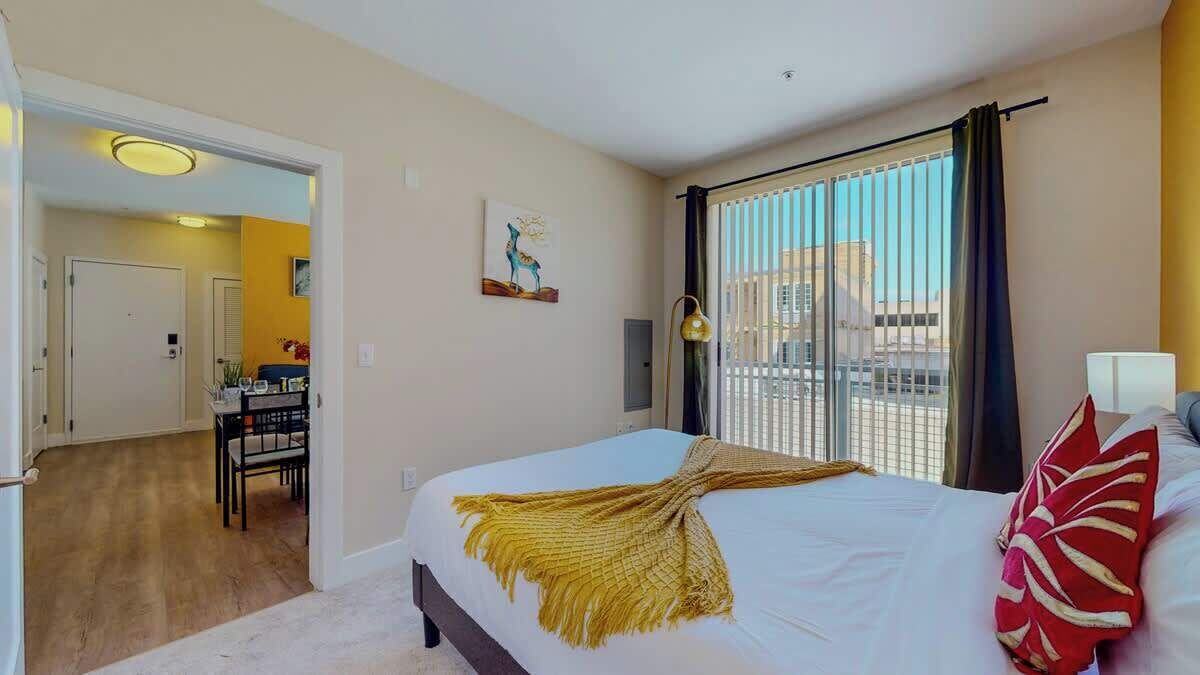 アイロン / アイロン台、WiFi (無料)、ベッドシーツ