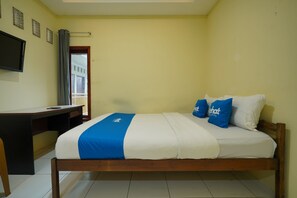 Suite, 1 Queen Bed - Rehat at Wahidin Guest House (Kota Cirebon)