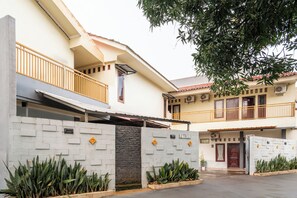 Front of property - Rehat at Wahidin Guest House (North Cirebon)