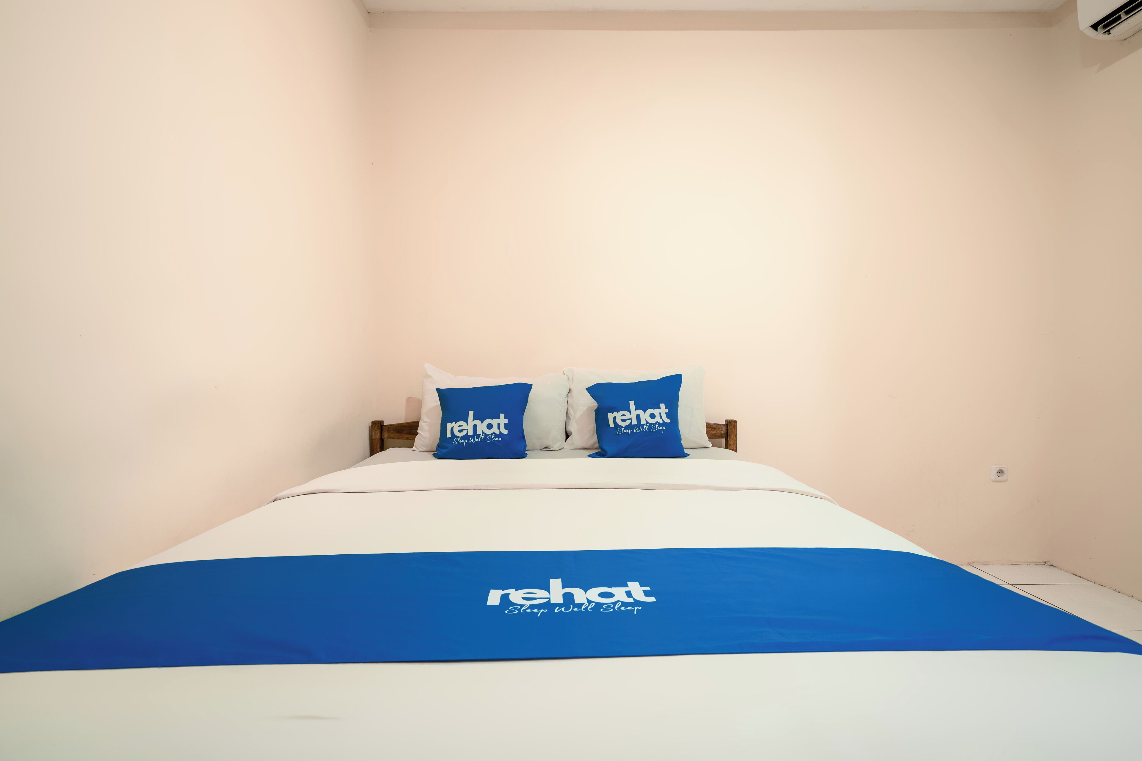 Suite, 1 queensize bed | Een bureau, gratis wifi