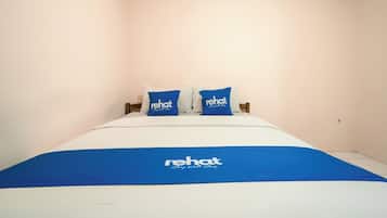 Suite, 1 queensize bed | Een bureau, gratis wifi