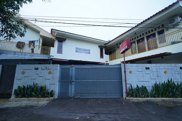 Front of property - Rehat at Wahidin Guest House (Kota Cirebon)