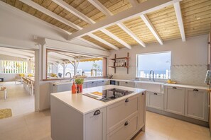 Réfrigérateur, micro-ondes, four, lave-vaisselle