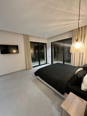 4 عدّة غرف نوم وواي فاي مجانًا وملاءات أسرّة