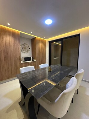 تناول الطعام