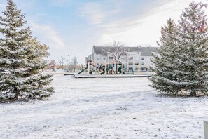 Children’s area - 5BR I Sleeps 10, King x2, Pack n Play, Air Hockey (Fargo)