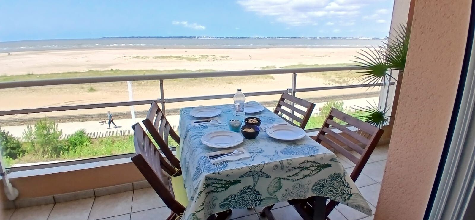 屋外ダイニングエリア