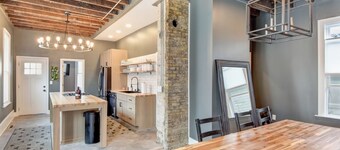 Large Milwaukee Home 4BR Fast Wifi