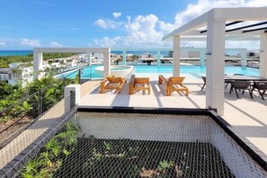 Outdoor dining - Ocean View • Private Terrace • Luxury Rooftop & 1 Min to Beach (Playa del Carmen)