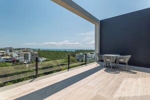 Outdoor dining - Ocean View • Private Terrace • Luxury Rooftop & 1 Min to Beach (Playa del Carmen)