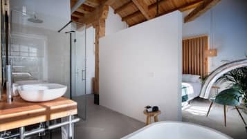 Een douche, een haardroger, handdoeken