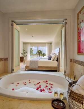 2 bedrooms, Internet, bed sheets - Oceanfront Caribbean Paradise (Punta Cana)