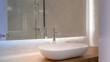 Bruser, hårtørrer, håndklæder