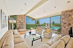 TV, fireplace, stereo - Hollywood Hills Mid-Century Modern (Los Angeles)