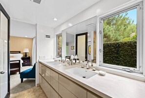 3 bedrooms, in-room safe, iron/ironing board, WiFi - Hollywood Hills Mid-Century Modern (Los Angeles)