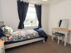 2 bedrooms, individually decorated, individually furnished, free WiFi - 32A Bank Street (Rossendale)