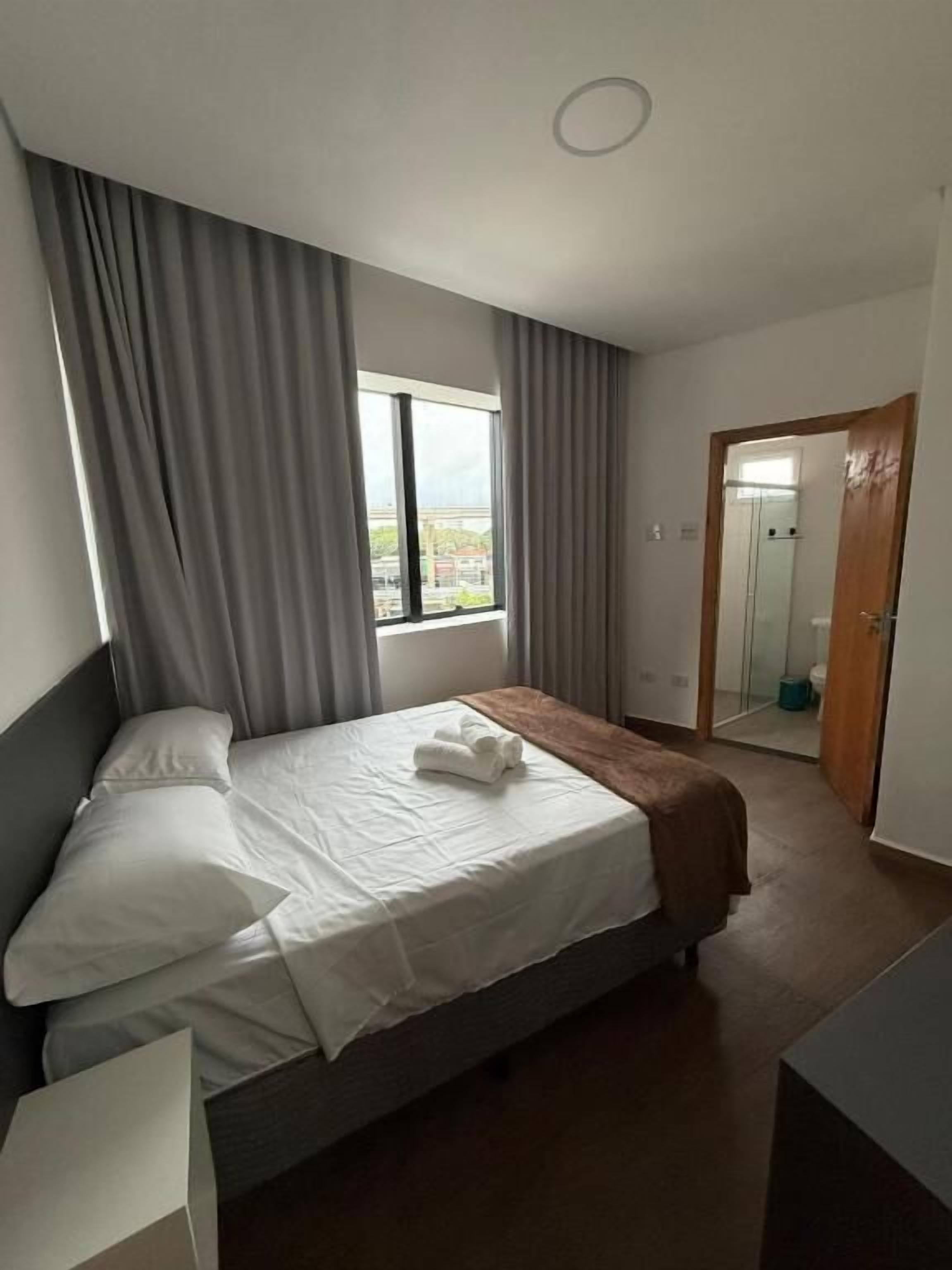 Laptop workspace, blackout drapes, iron/ironing board, free WiFi