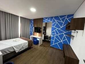 Laptop workspace, blackout drapes, iron/ironing board, free WiFi - Primu's House (São Paulo)