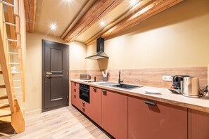 Réfrigérateur, four, lave-vaisselle, cafetiÚre/bouilloire