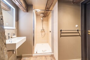 Free toiletries, hair dryer, towels - Appartement Château Pape - A quelques minutes de Colmar (Eguisheim)