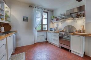 Fridge, microwave, oven, dishwasher - L'Oustau de Cotignac - Avec Rooftop (Cotignac)