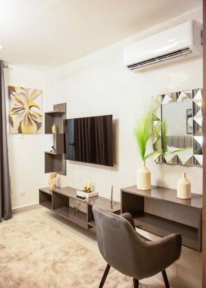 Interior - Serene New Studio Apartment @ The Bantree (Accra)