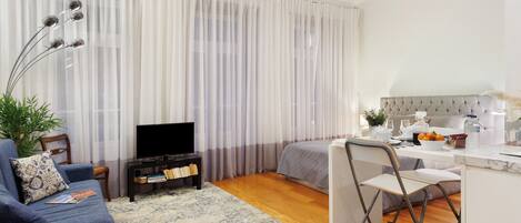 Ferros/tábuas de passar roupa, Wi-Fi, roupa de cama