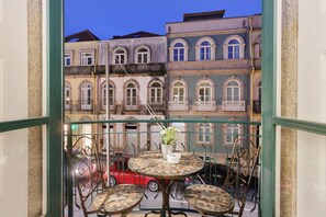 Outdoor dining - Lighthouse Apartments with Sea View – Foz do Douro (Porto)