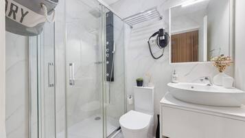 Shower, hair dryer, towels